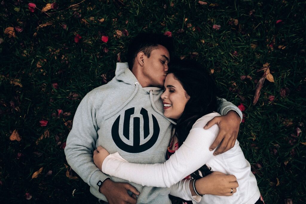 愛される人とのキスのタイミングを自然にする方法は？